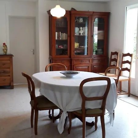 Un Dans Pavillon Pezenas