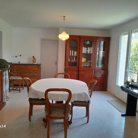 Apartment Un Dans Pavillon Pezenas