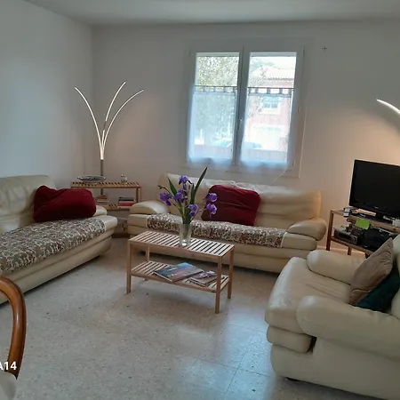 Apartment Un Dans Pavillon