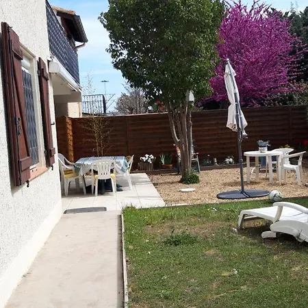 Un Dans Pavillon * Pezenas